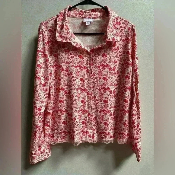 NWOT | Women’s Lularoe Valentina Button Up | M | Red Floral - Picture 1 of 9